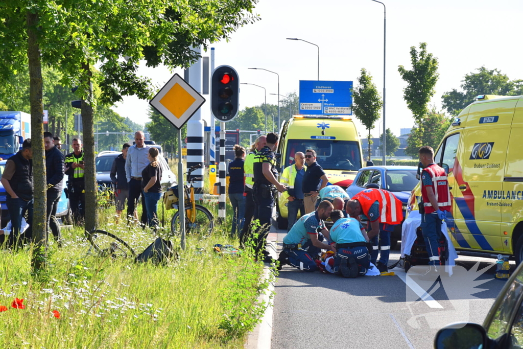 Zwaargewonde fietser na aanrijding
