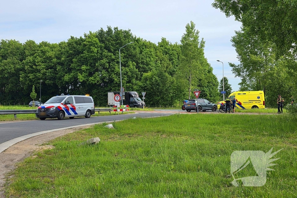 Ongeval tussen auto en fietser zorgt voor medische hulp
