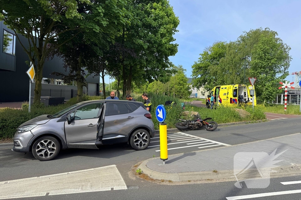 Bromfietser gewond bij aanrijding