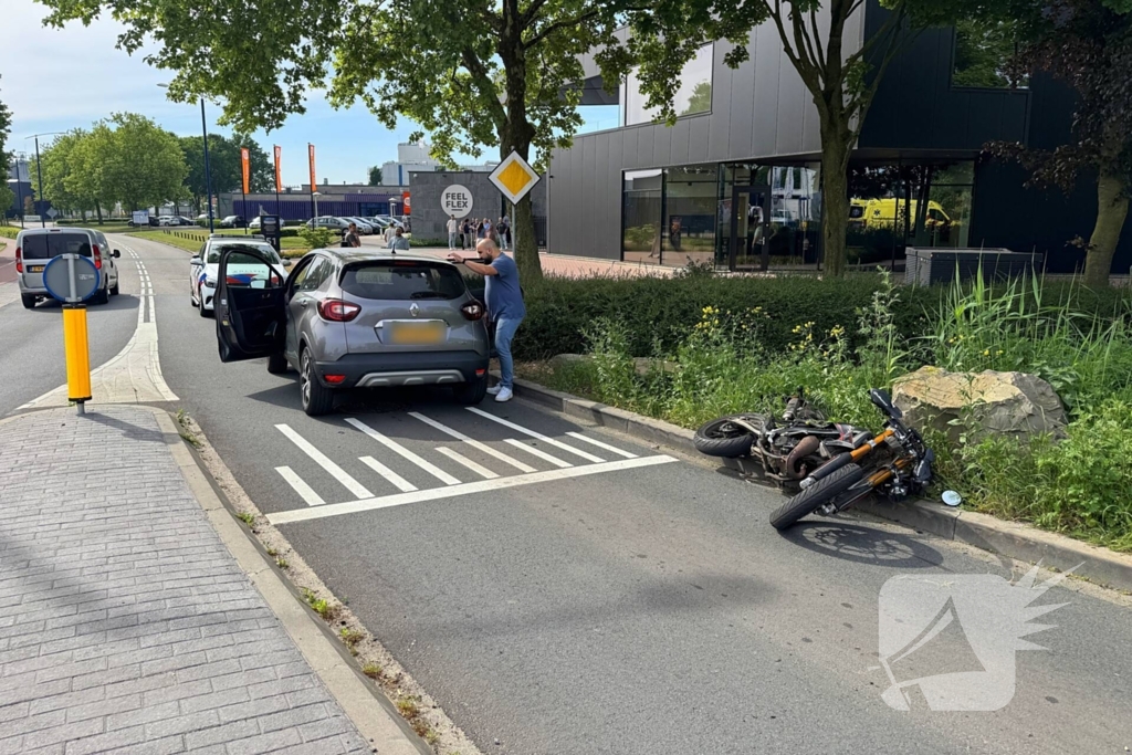 Bromfietser gewond bij aanrijding