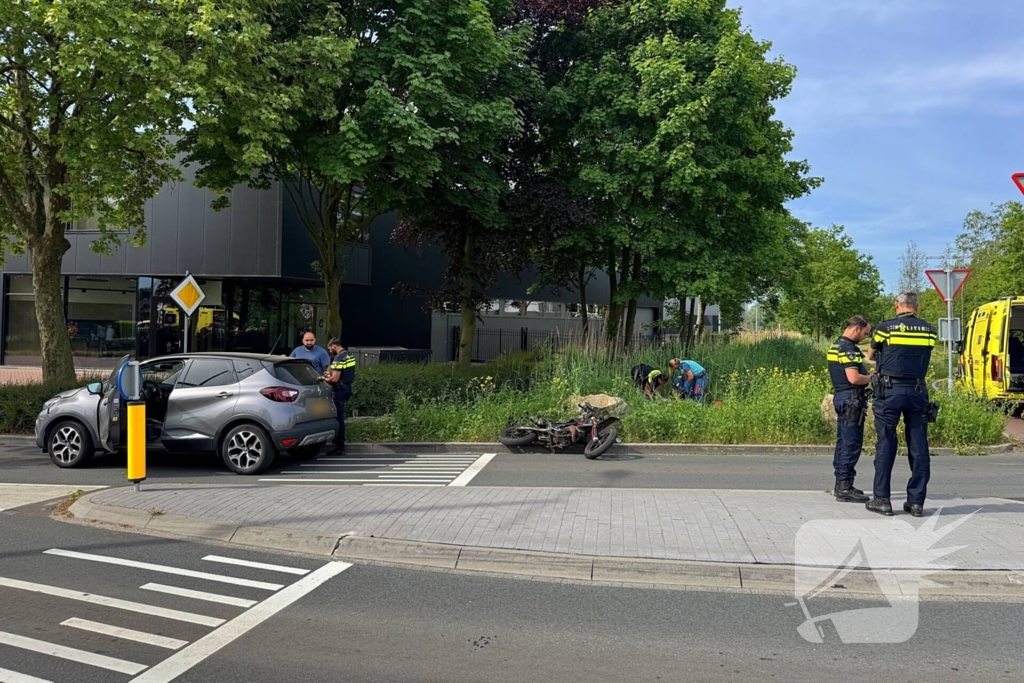 Bromfietser gewond bij aanrijding