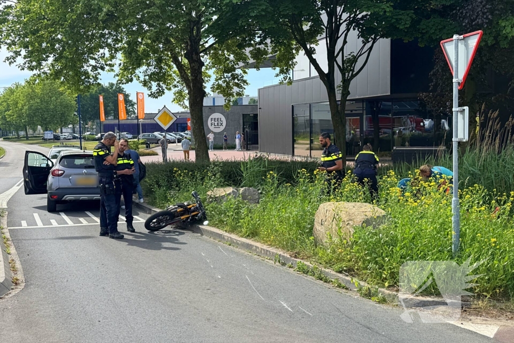 Bromfietser gewond bij aanrijding