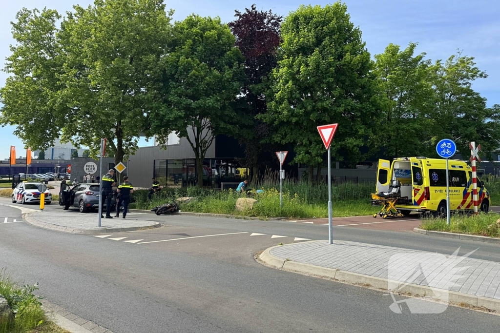 Bromfietser gewond bij aanrijding