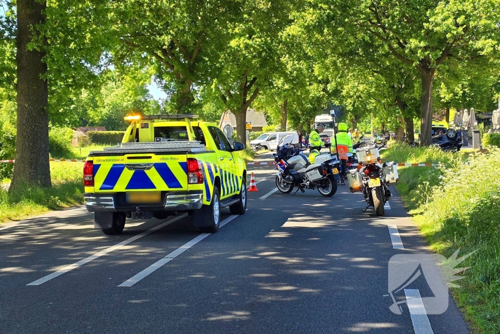 Auto belandt op op zijn kop bij ongeval