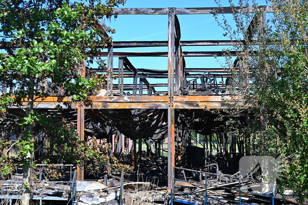 School verliest lokalen en inventaris door vuur