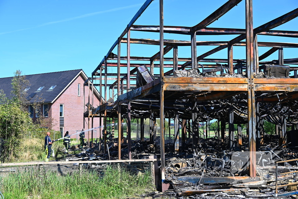 School verliest lokalen en inventaris door vuur