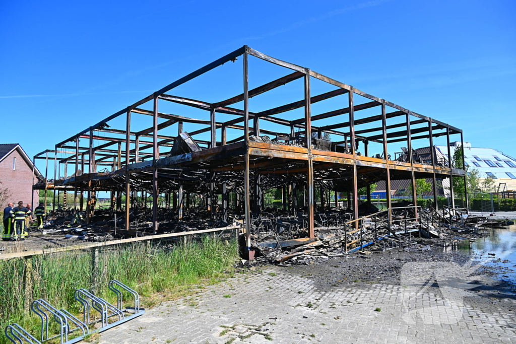 School verliest lokalen en inventaris door vuur