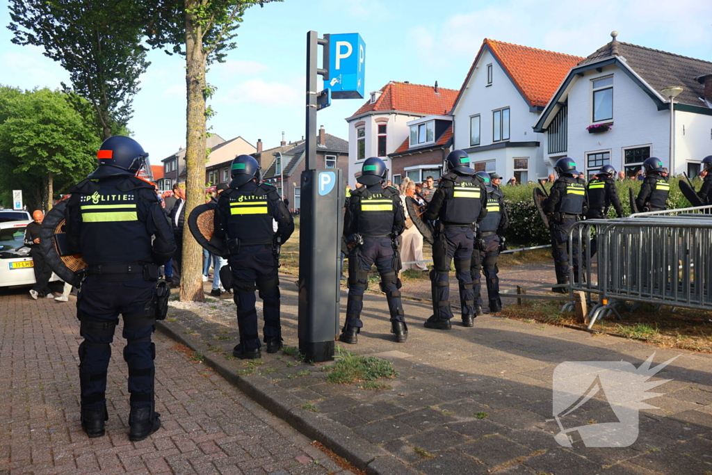 Demonstratie loopt uit de hand, politie grijpt in