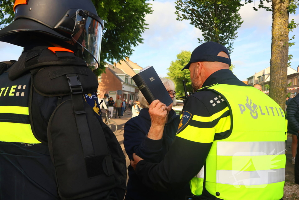 Demonstratie loopt uit de hand, politie grijpt in