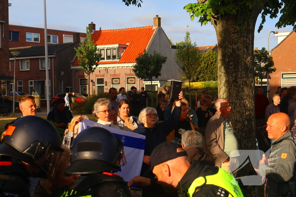 Demonstratie loopt uit de hand, politie grijpt in