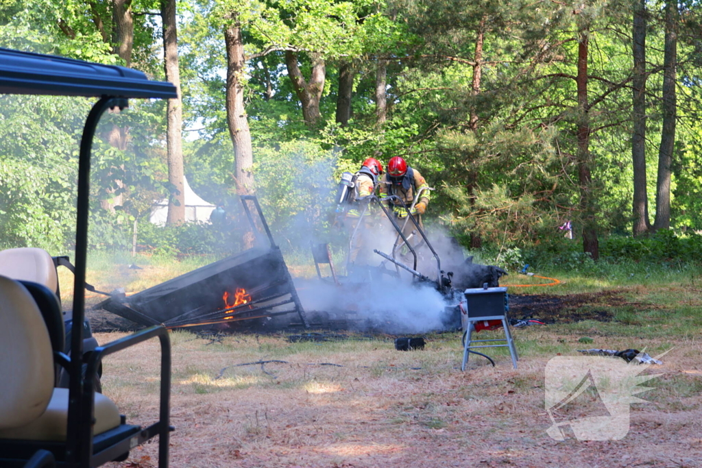 Golfkarren in brand tijdens evenement