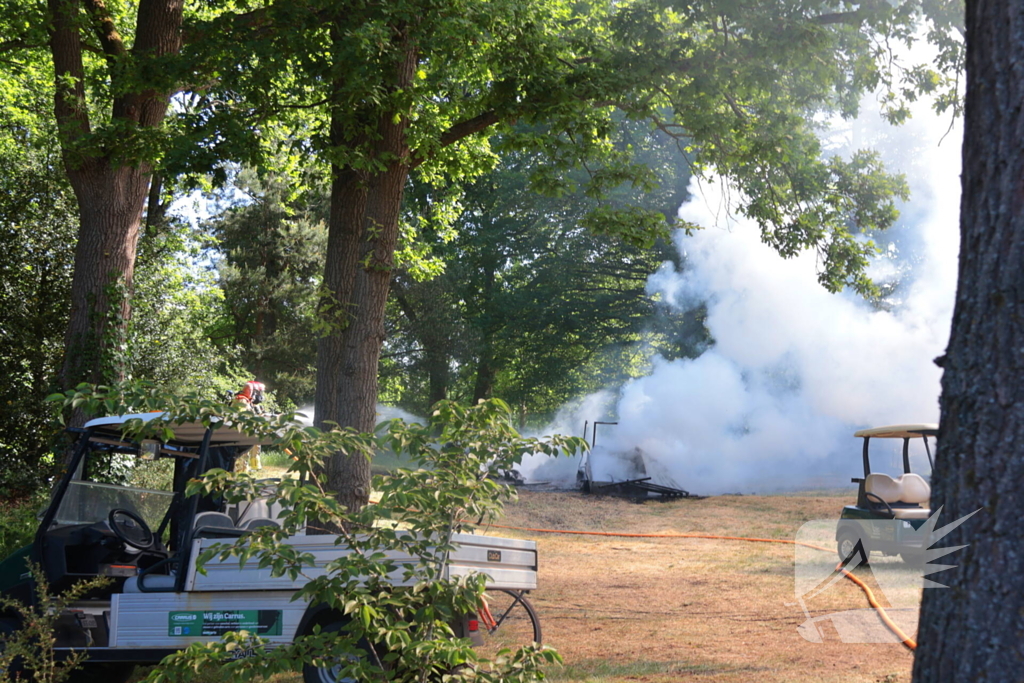 Golfkarren in brand tijdens evenement