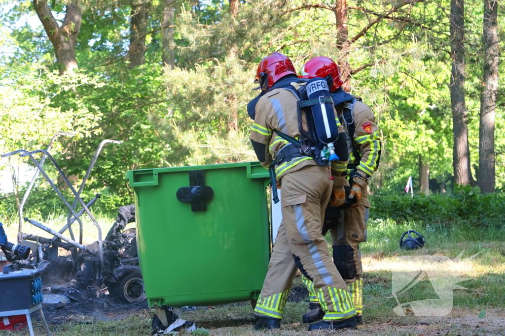 Golfkarren in brand tijdens evenement
