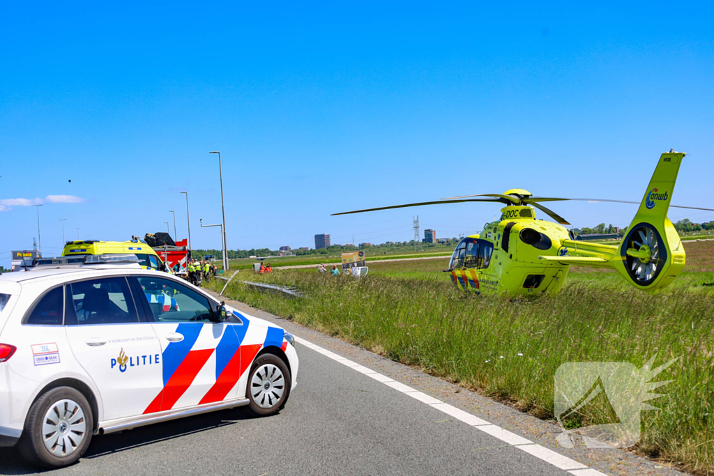 Brandweer redt inzittenden uit voertuig