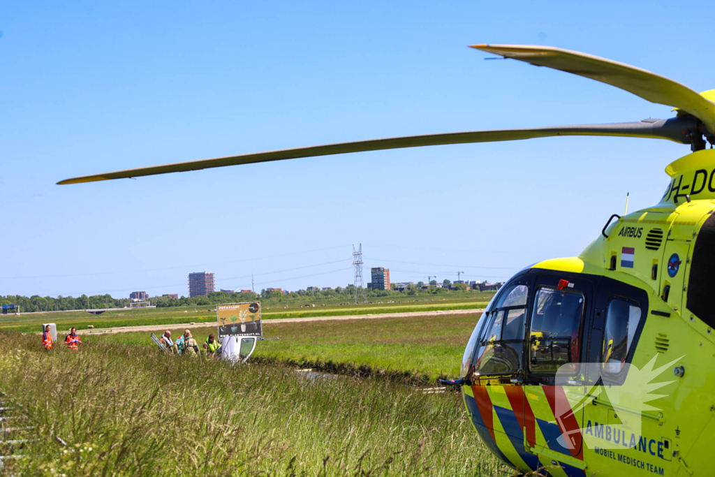 Brandweer redt inzittenden uit voertuig
