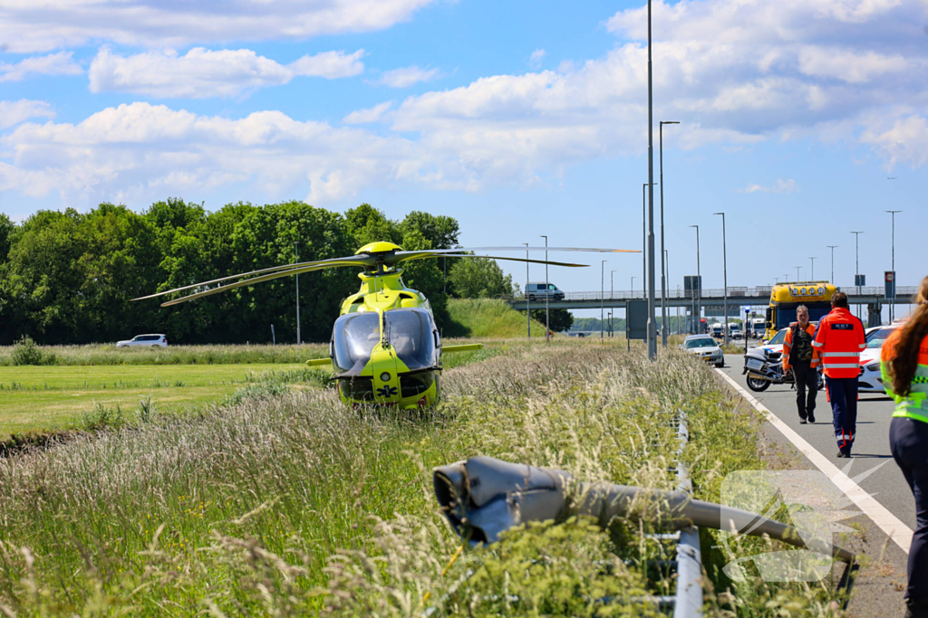 Brandweer redt inzittenden uit voertuig