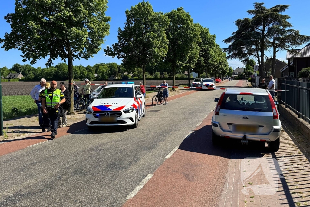 Fietser zwaargewond bij aanrijding met automobilist, traumahelikopter geland