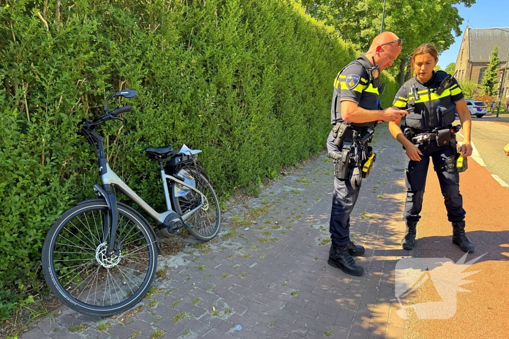 Fietser zwaargewond bij aanrijding met automobilist, traumahelikopter geland