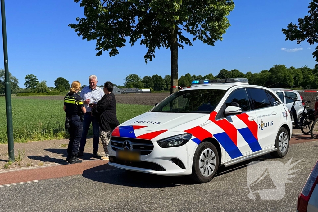 Fietser zwaargewond bij aanrijding met automobilist, traumahelikopter geland