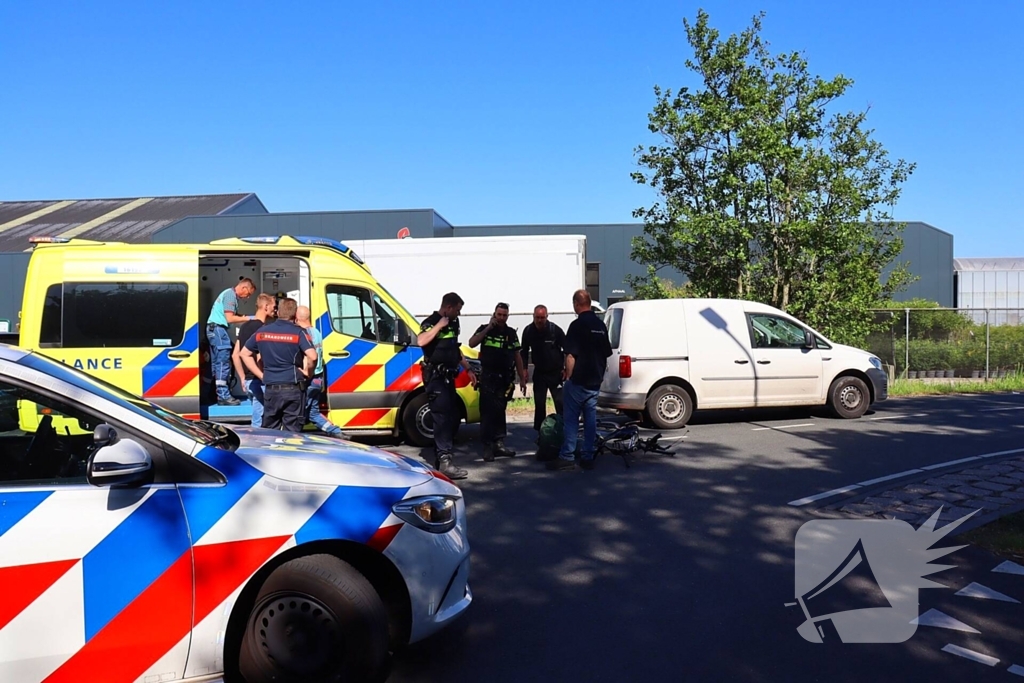 Fietser aangereden door automobilist, traumateam ingezet