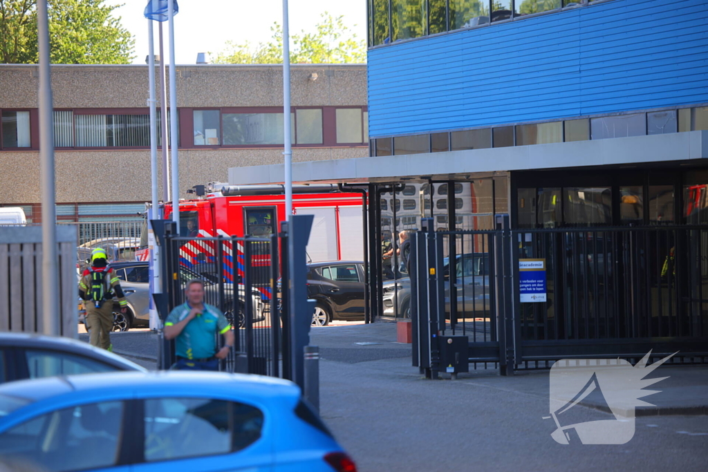 Zeer grote brand in gebouw van politieacademie hulpdiensten schalen op