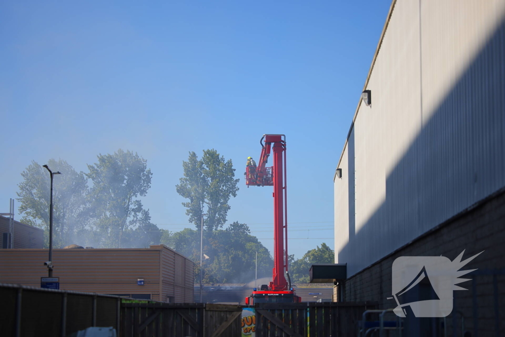 Zeer grote brand in gebouw van politieacademie hulpdiensten schalen op