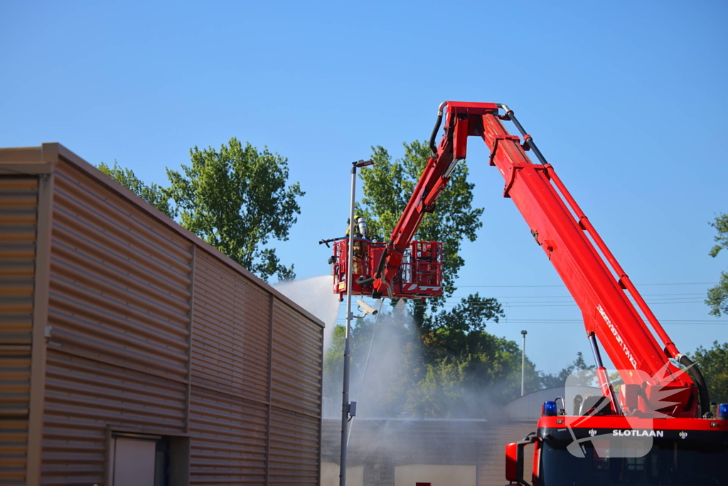 Zeer grote brand in gebouw van politieacademie hulpdiensten schalen op