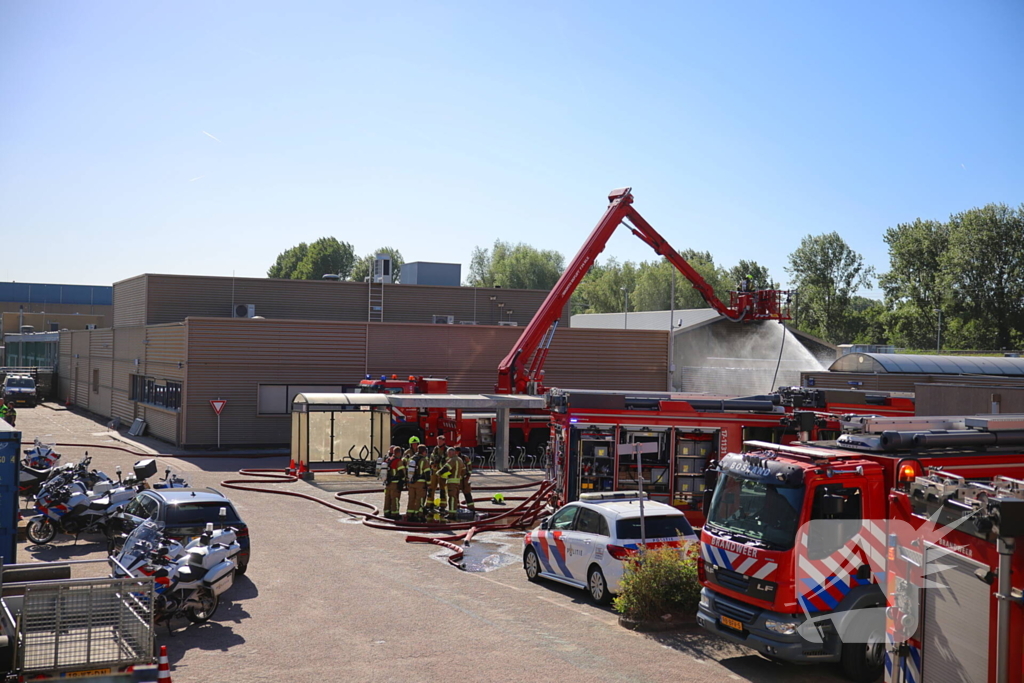 Zeer grote brand in gebouw van politieacademie hulpdiensten schalen op