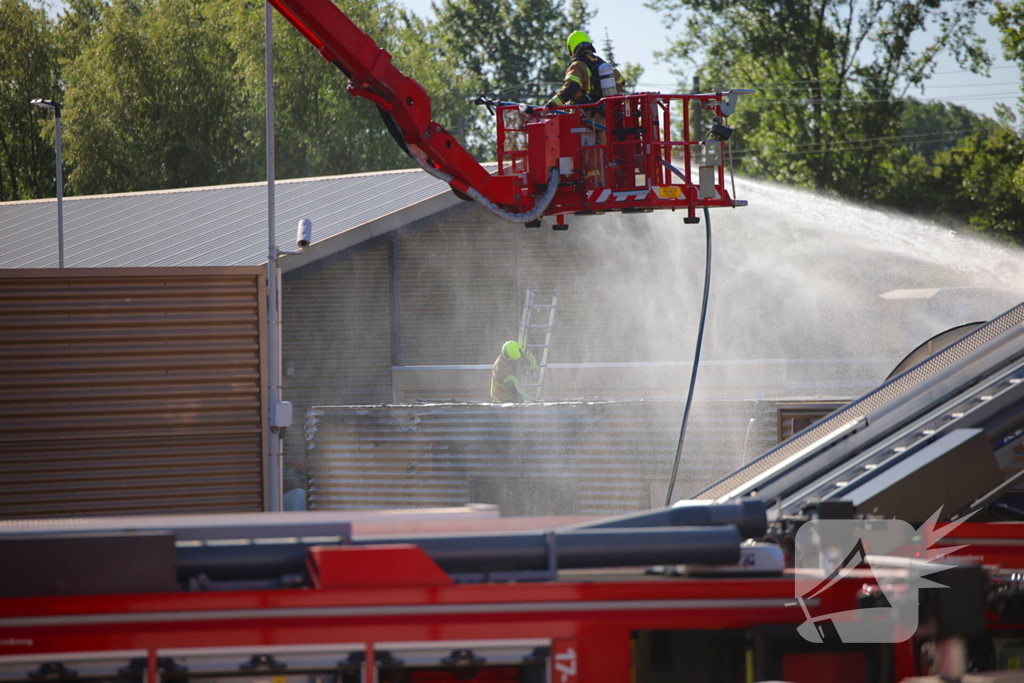 Zeer grote brand in gebouw van politieacademie hulpdiensten schalen op