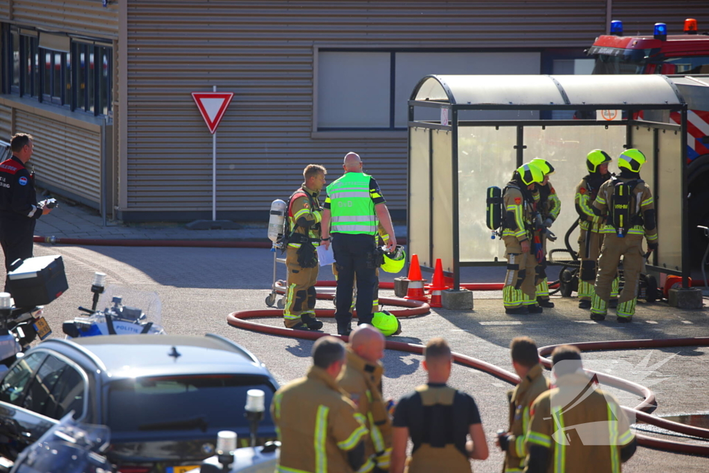 Zeer grote brand in gebouw van politieacademie hulpdiensten schalen op