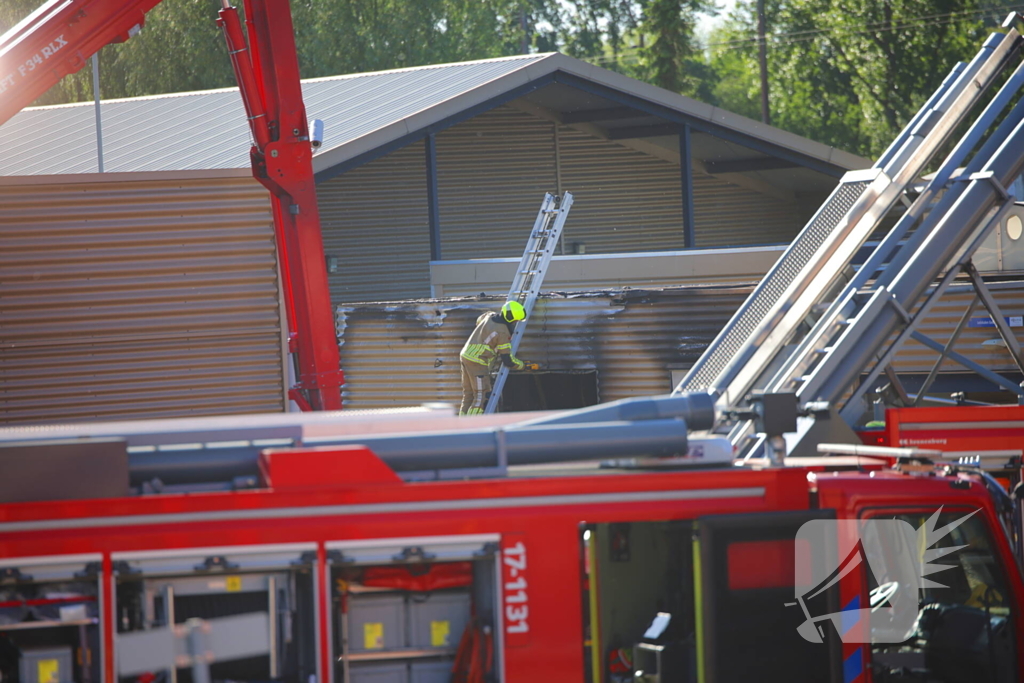 Zeer grote brand in gebouw van politieacademie hulpdiensten schalen op