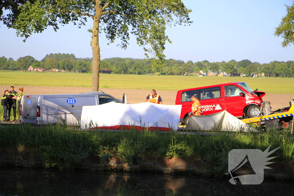 Dodelijke botsing tussen bestelbussen