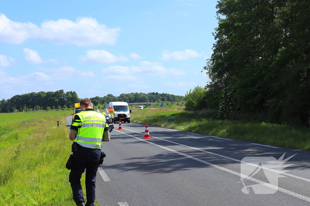 Auto belandt in sloot na ongeluk