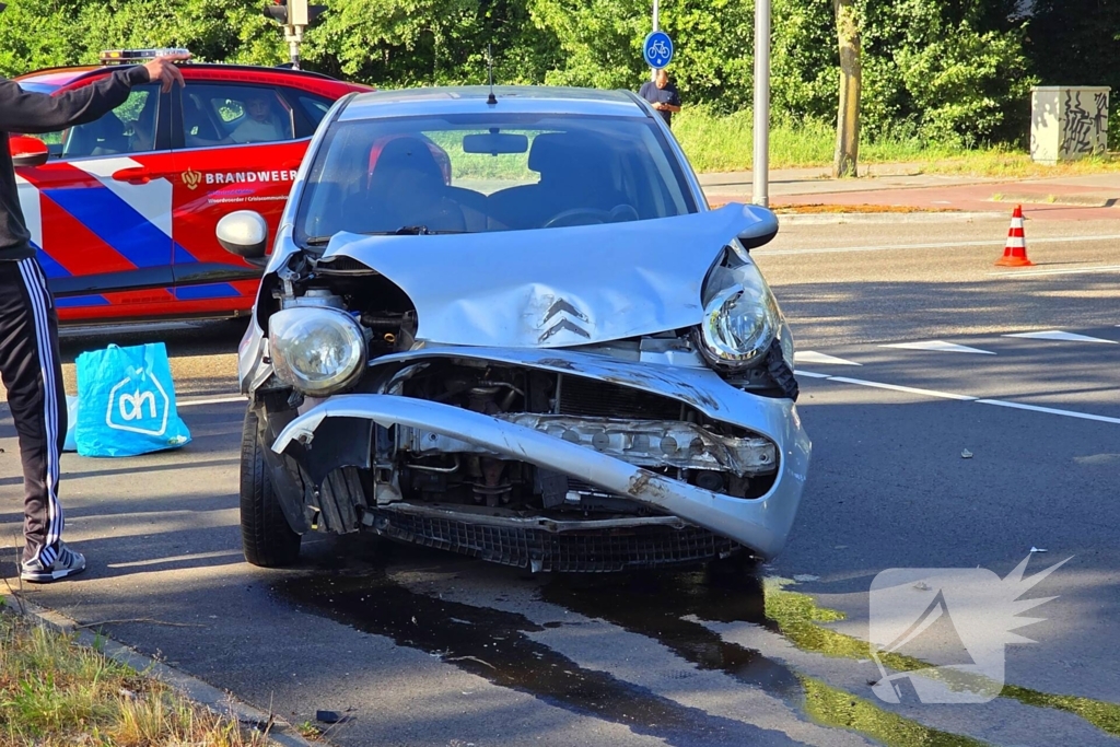 Botsing op kruising leidt tot verkeershinder