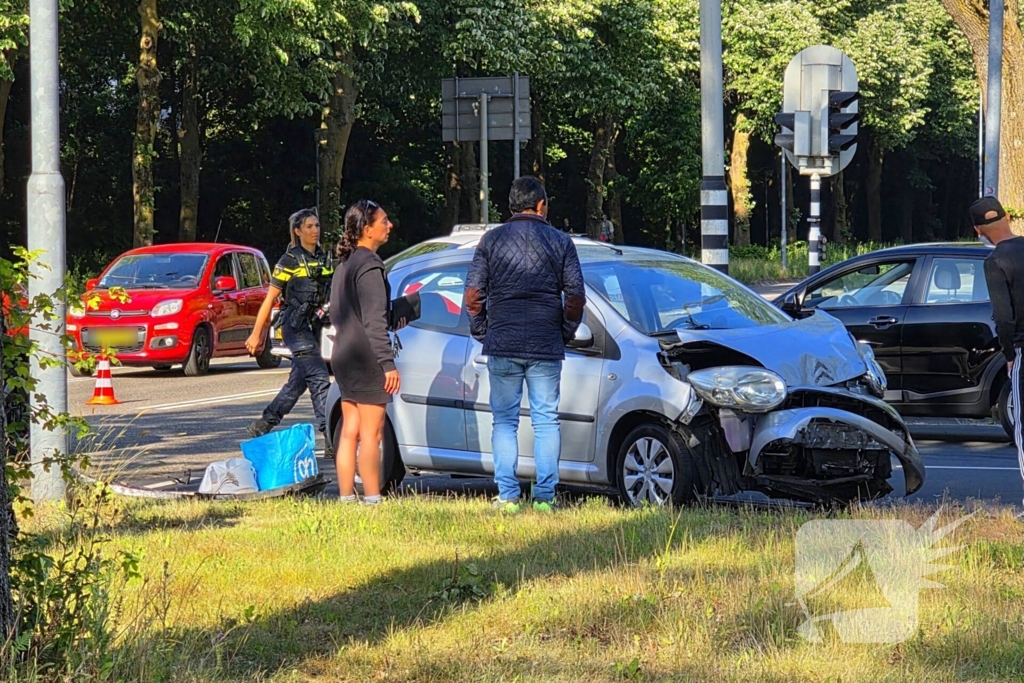 Botsing op kruising leidt tot verkeershinder