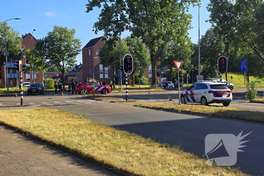 Botsing op kruising leidt tot verkeershinder
