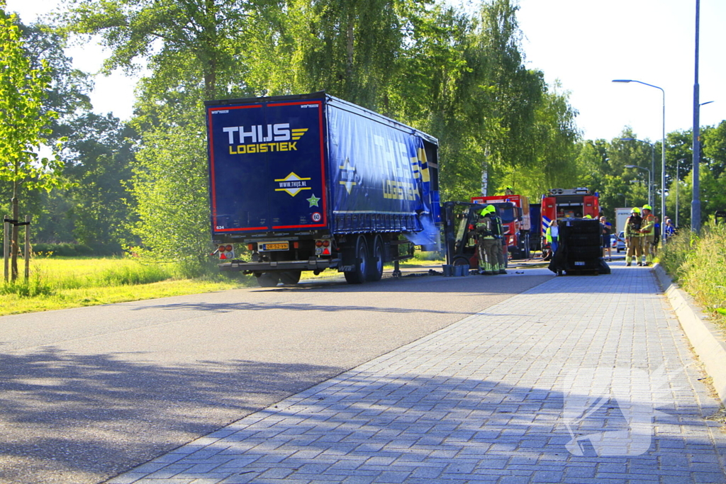 Trailer met accu's vat vlam
