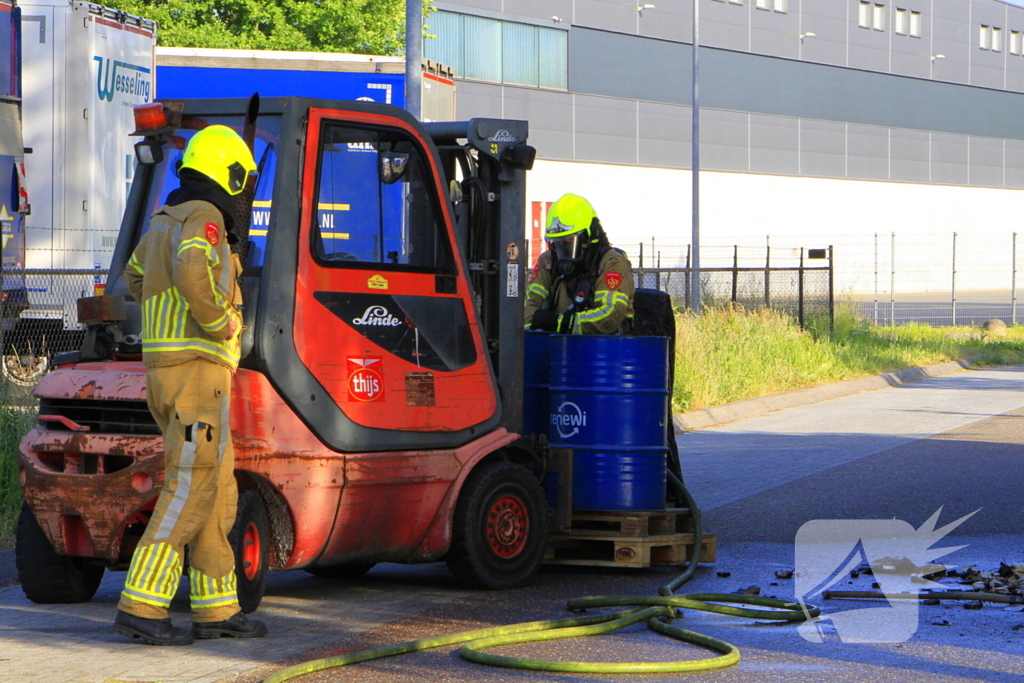 Trailer met accu's vat vlam