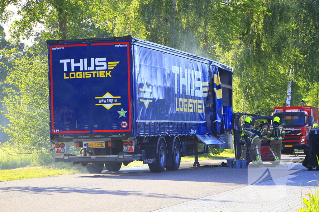 Trailer met accu's vat vlam