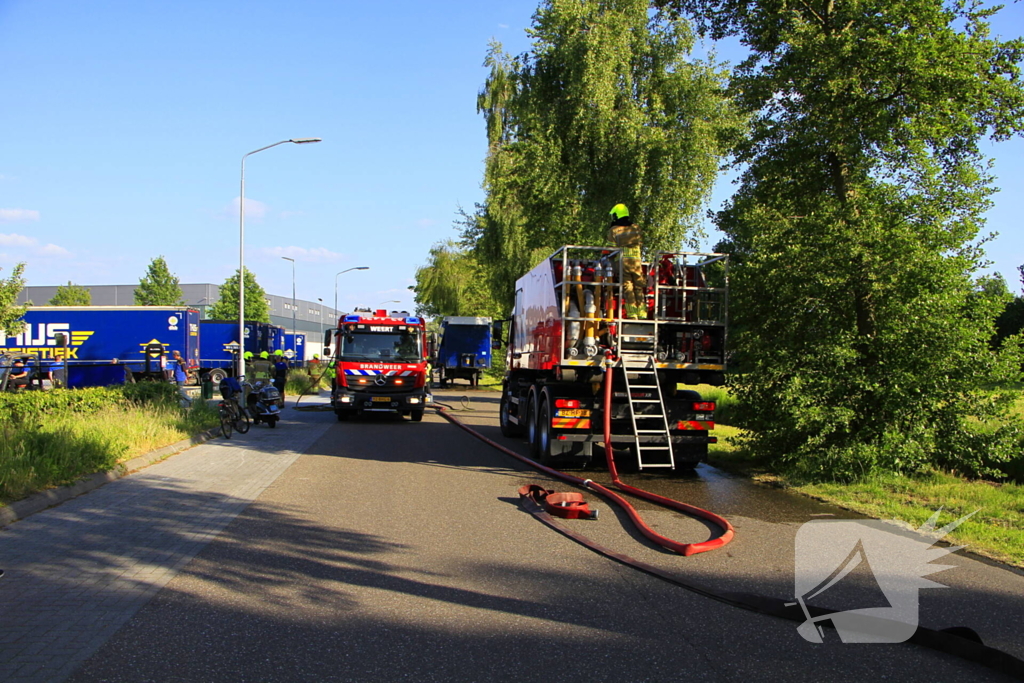 Trailer met accu's vat vlam