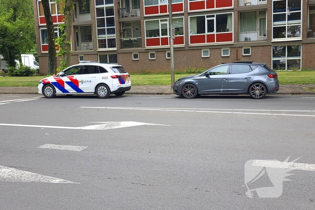 Twee voertuigen fiks beschadigd bij ongeval op kruising
