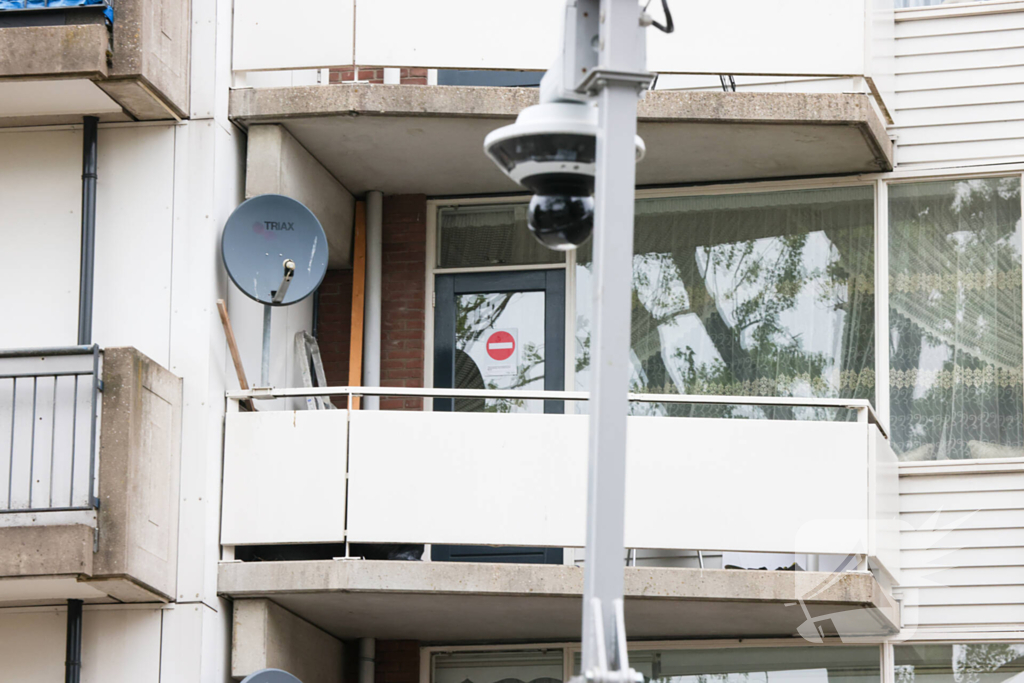 Burgemeester sluit woning, politie zoekt getuigen na explosie