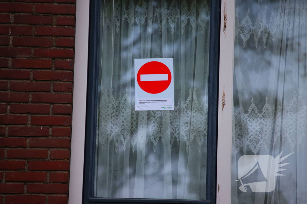 Burgemeester sluit woning, politie zoekt getuigen na explosie