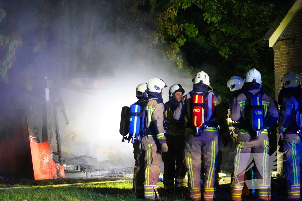 Uitslaande brand verwoest keten