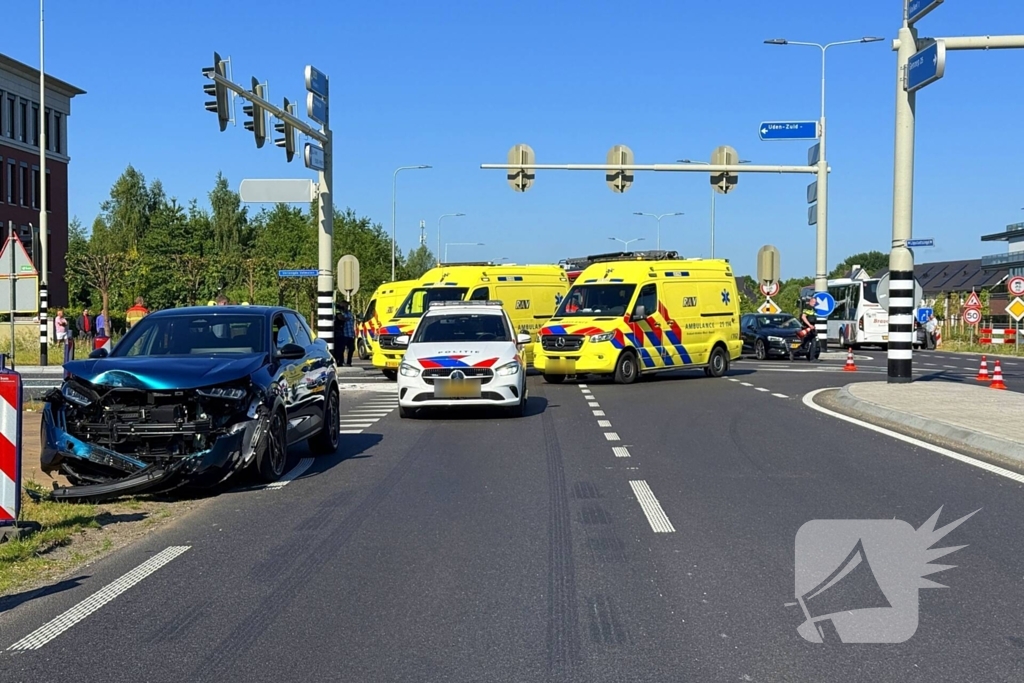 Vader en twee kinderen gewond na ongeval op kruising