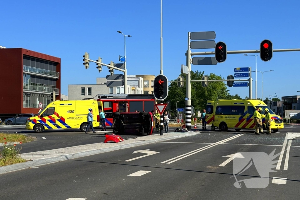 Vader en twee kinderen gewond na ongeval op kruising