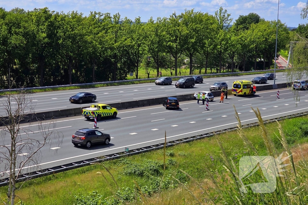 Ongeval op snelweg met twee voertuigen
