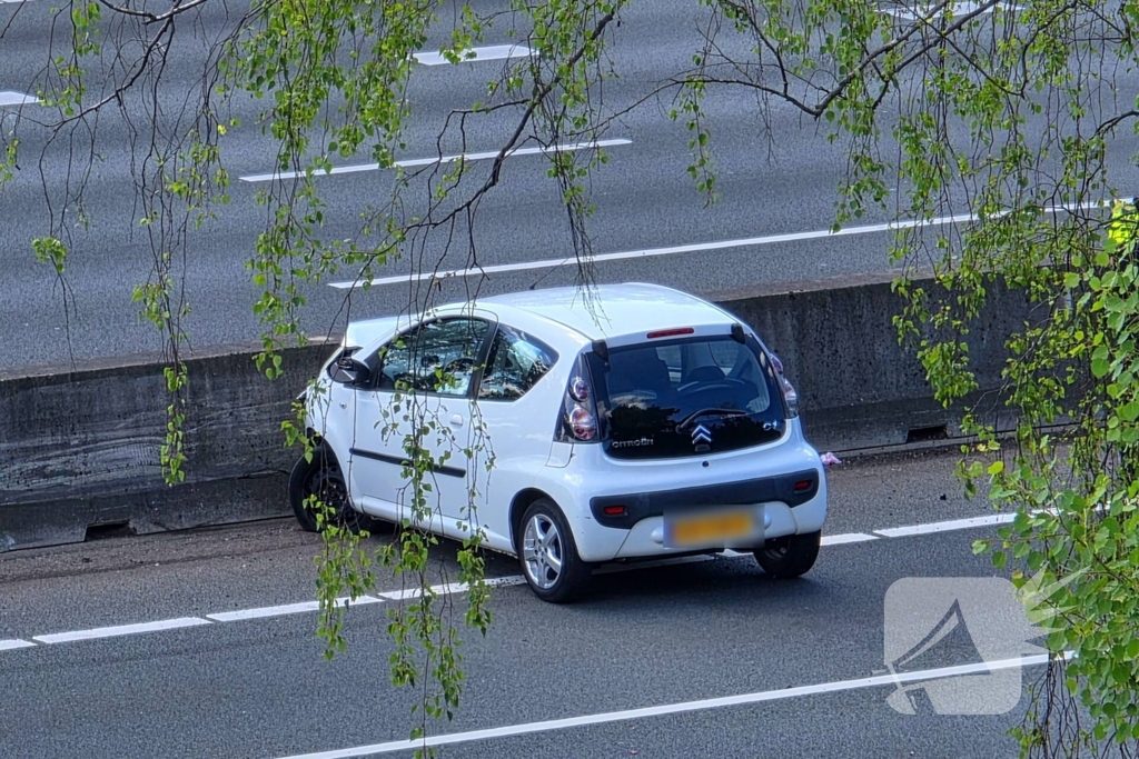 Ongeval op snelweg met twee voertuigen