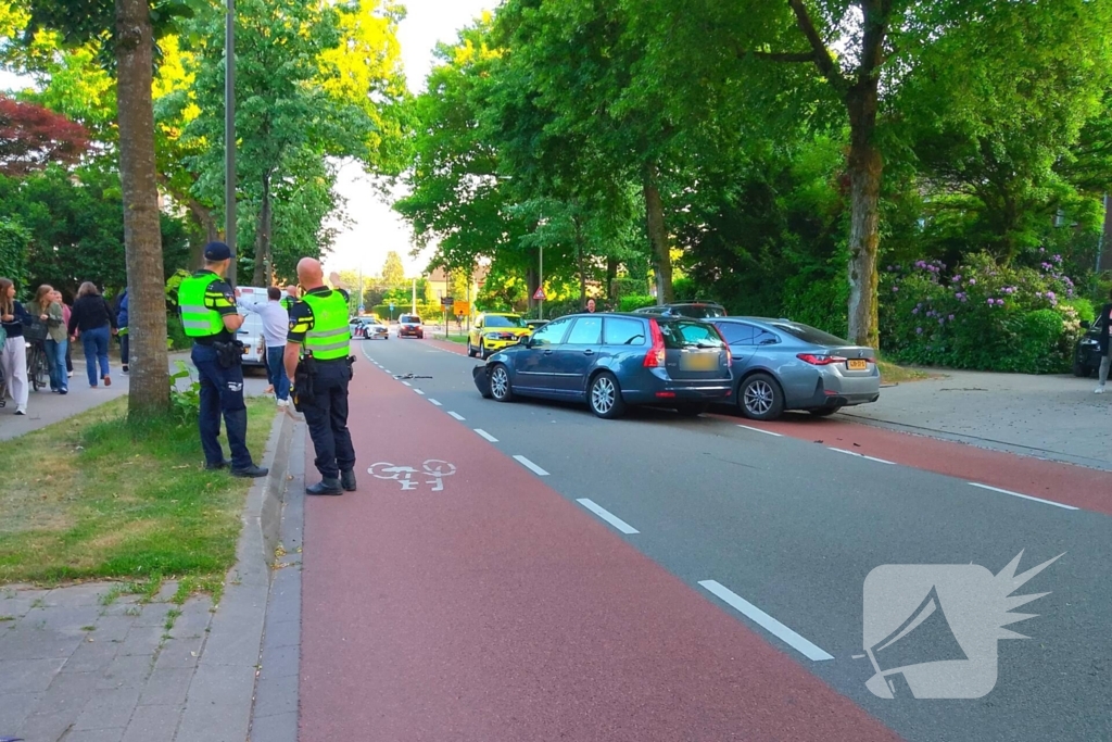 Flinke schade na botsing tussen twee auto's