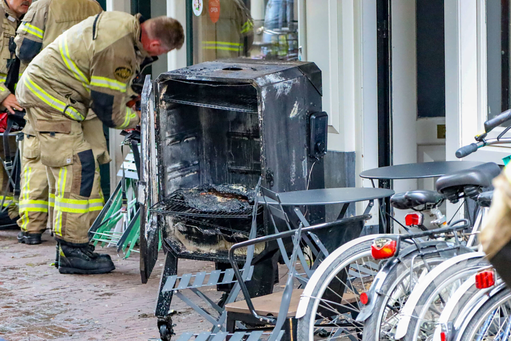 Brand in restaurant door grilloven